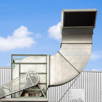 Sistema de Ventilación Industrial en Techo de Planta Industrial en Nuevo León